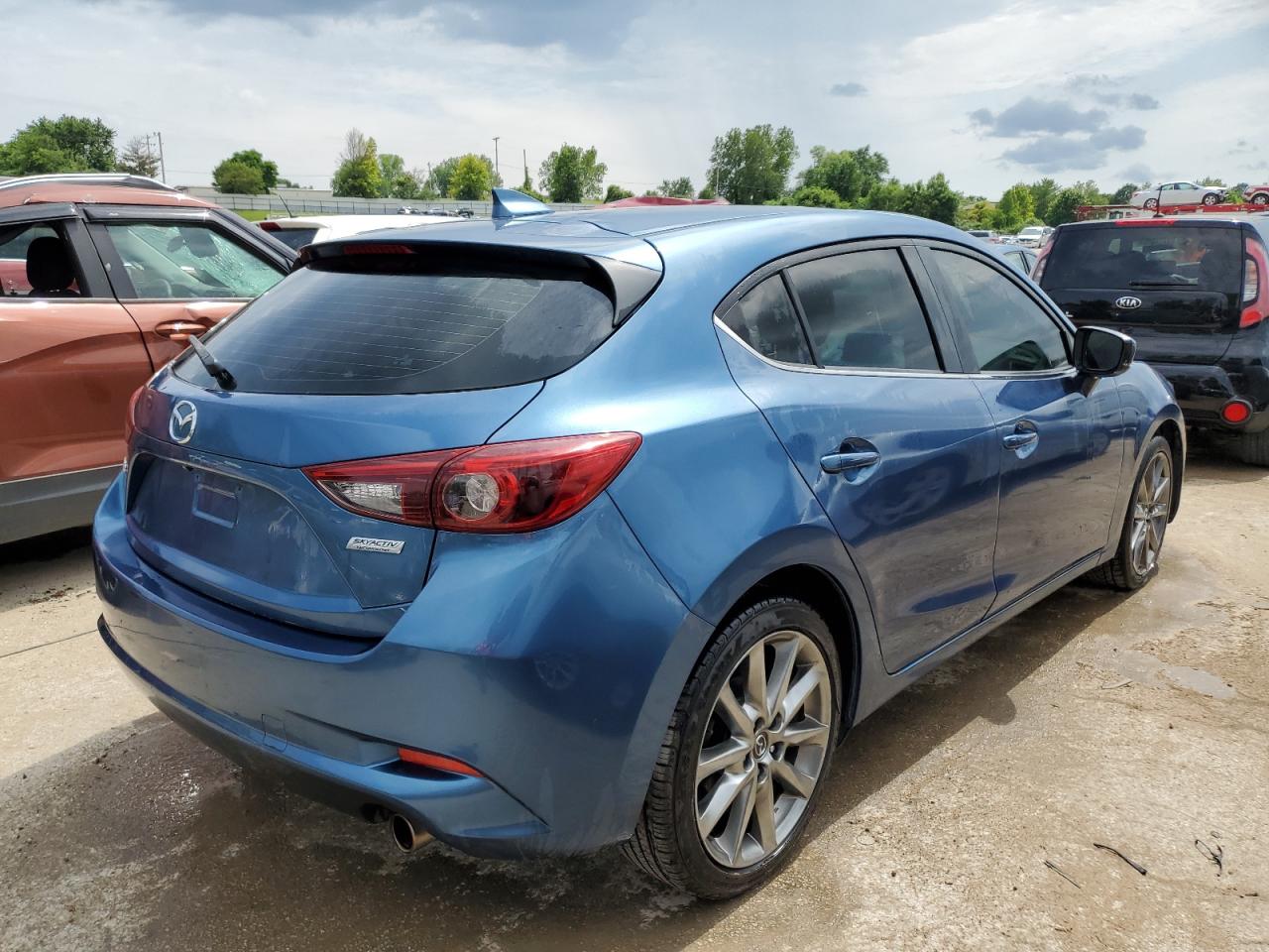 VIN 3MZBN1M32JM202225 2018 MAZDA 3 no.3