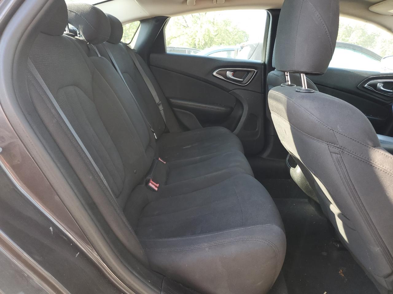 2015 Chrysler 200 Limited VIN: 1C3CCCAB1FN692503 Lot: 58301424