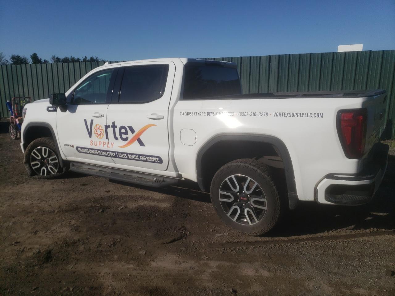 2021 GMC Sierra - Image 2