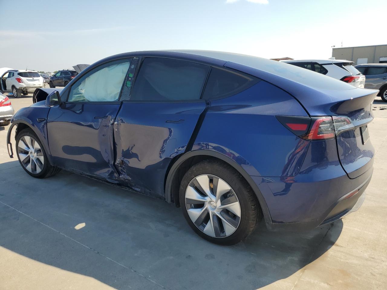 7SAYGDEE8PA124667 2023 TESLA MODEL Y - Image 2