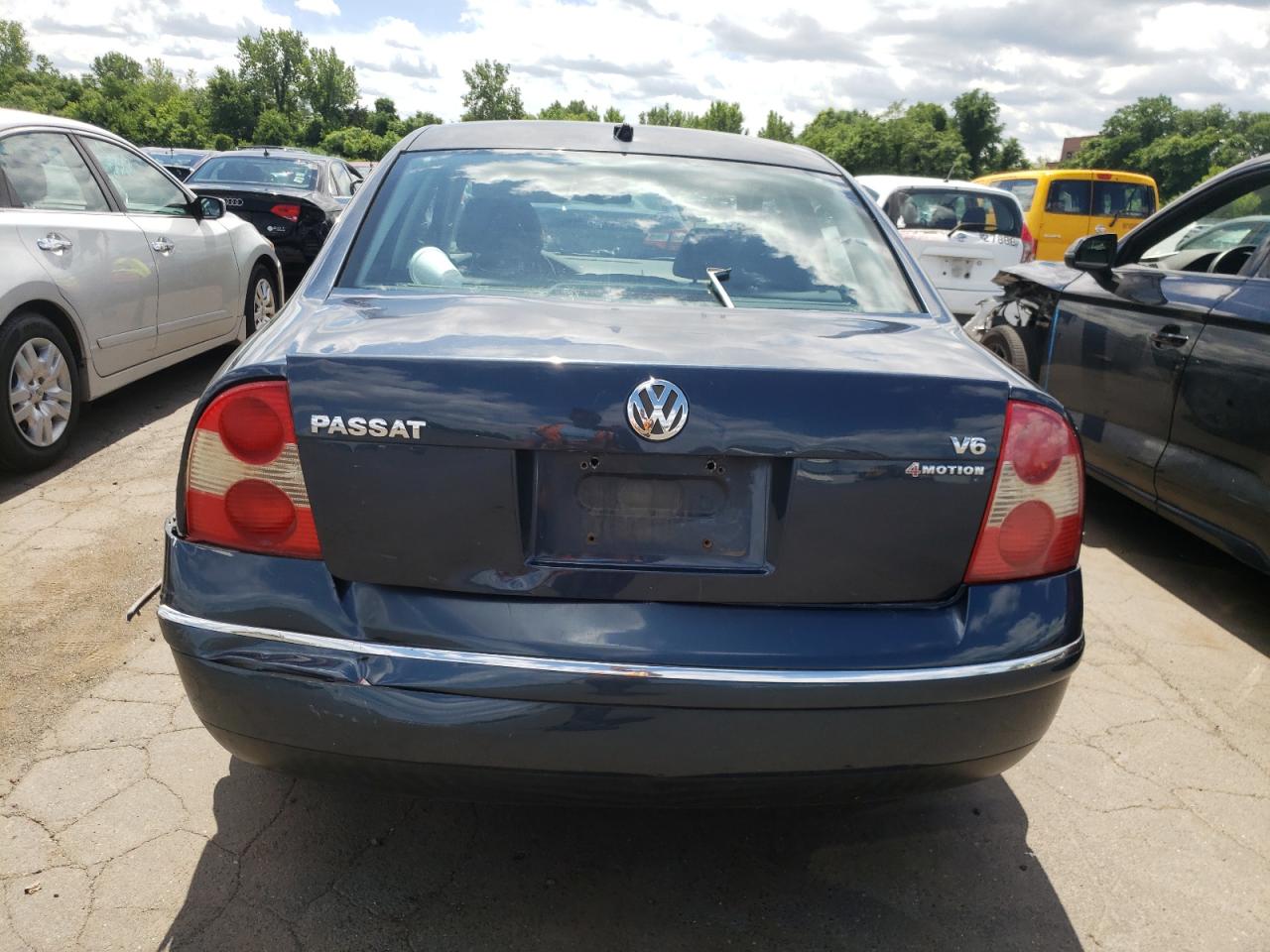 2004 Volkswagen Passat Glx 4Motion VIN: WVWTH63B34P205301 Lot: 61025324