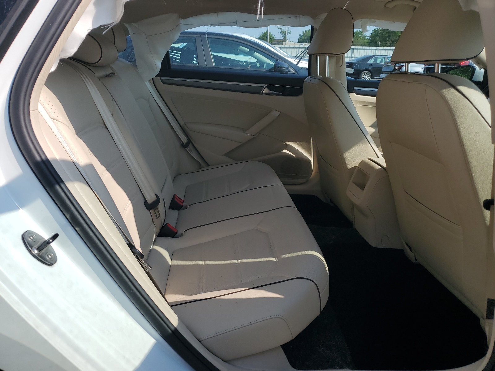 1VWDT7A37HC060553 2017 Volkswagen Passat R-Line