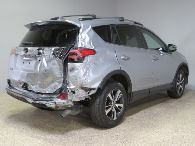 2T3RFREV0HW598421 2017 Toyota Rav4 Xle