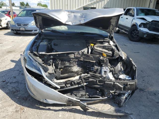 Sedans CHRYSLER 200 2015 Srebrny