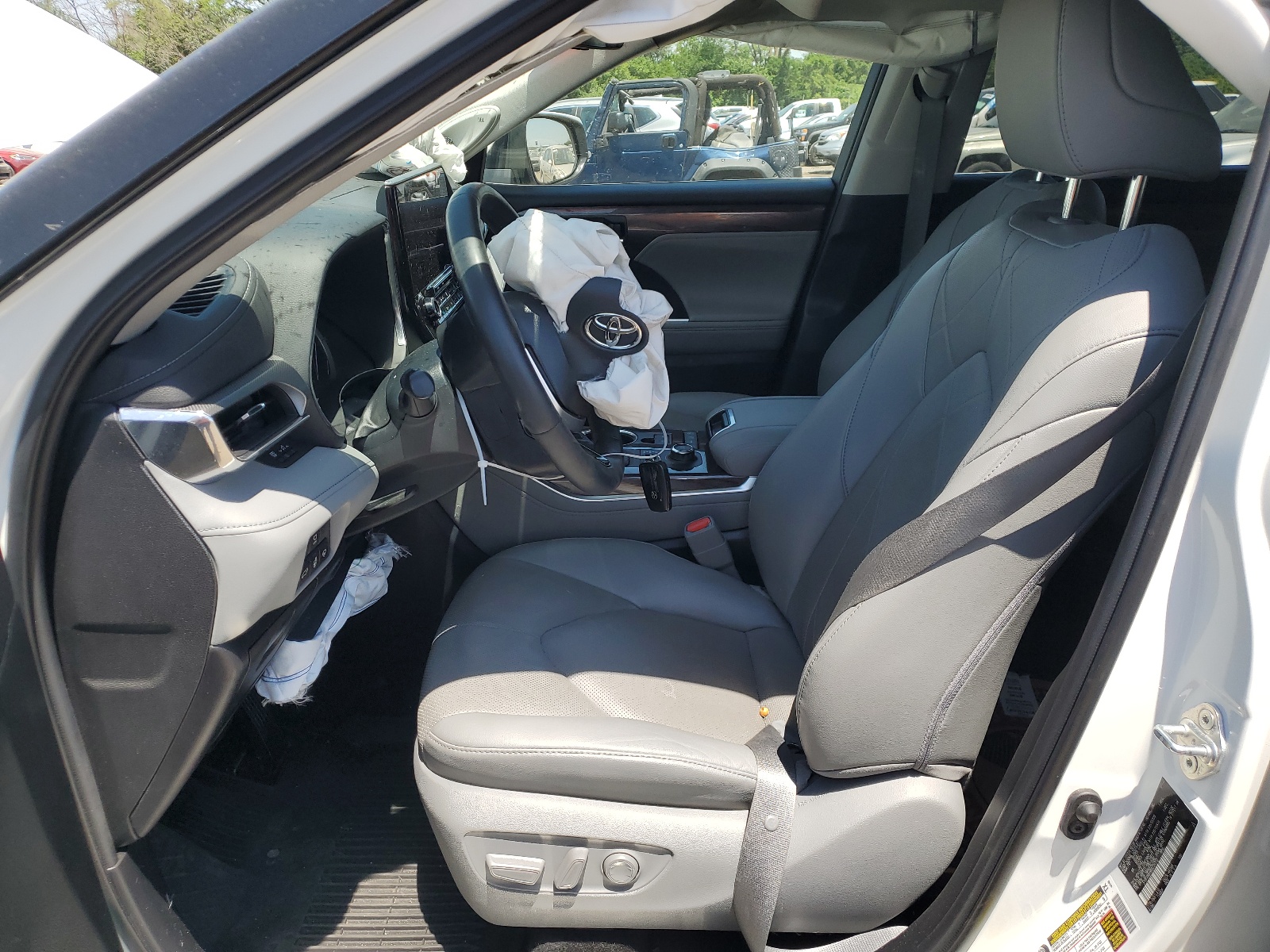 5TDFZRBH9NS234312 2022 Toyota Highlander Platinum