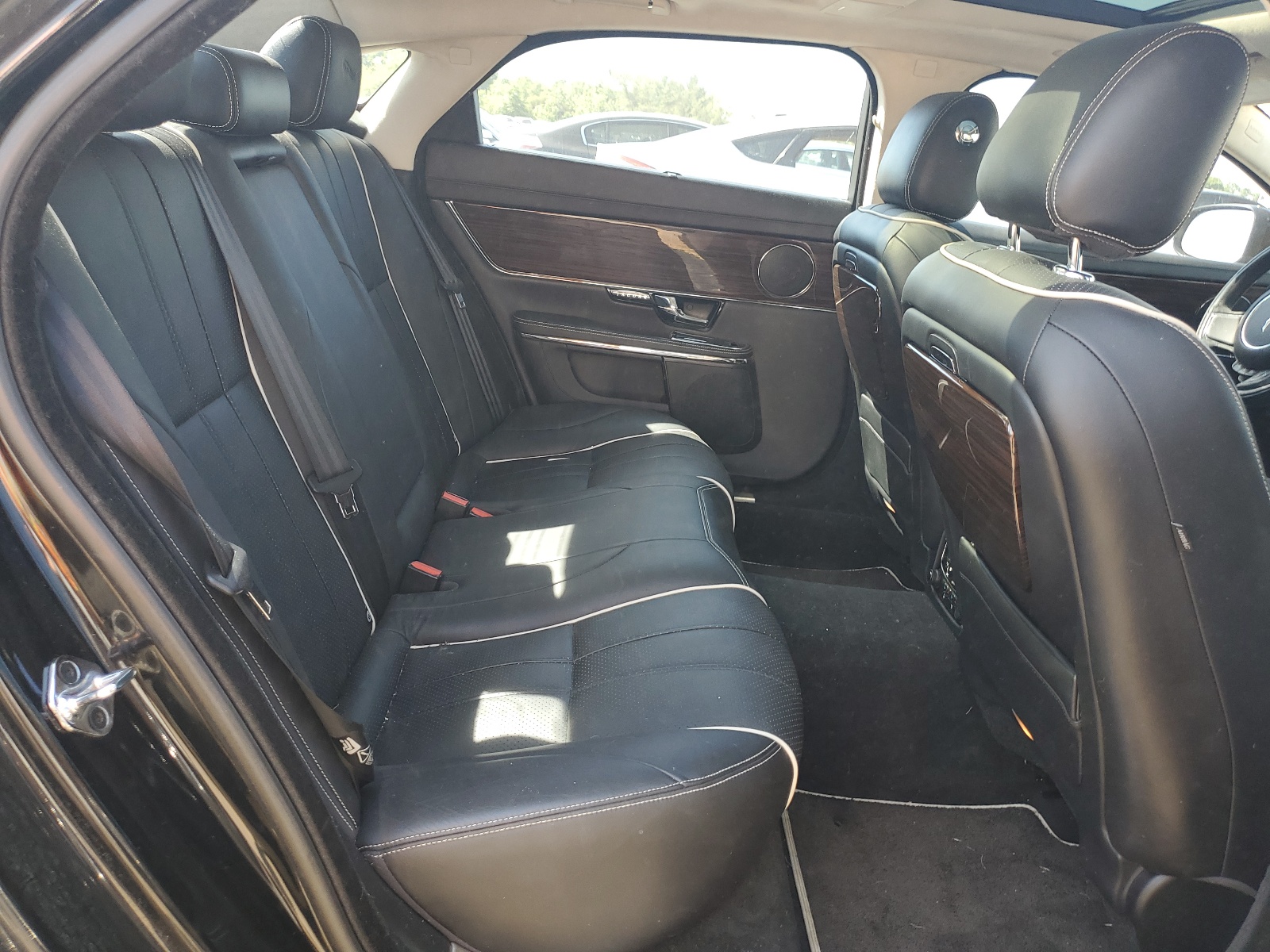 SAJWA2GB3BLV15068 2011 Jaguar Xjl