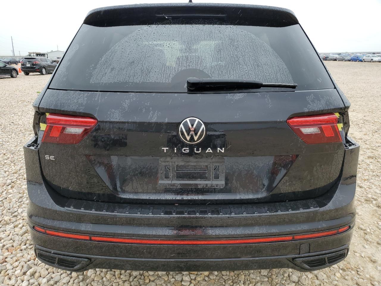 3VVCB7AX5PM132997 2023 Volkswagen Tiguan Se R-Line Black