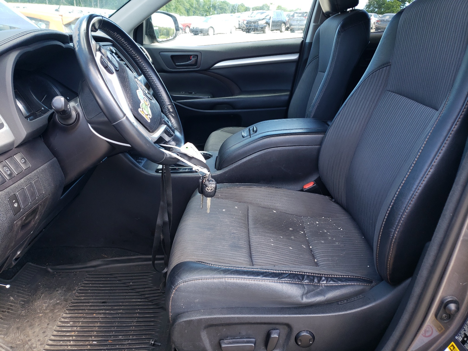 5TDBZRFH2JS843499 2018 Toyota Highlander Le