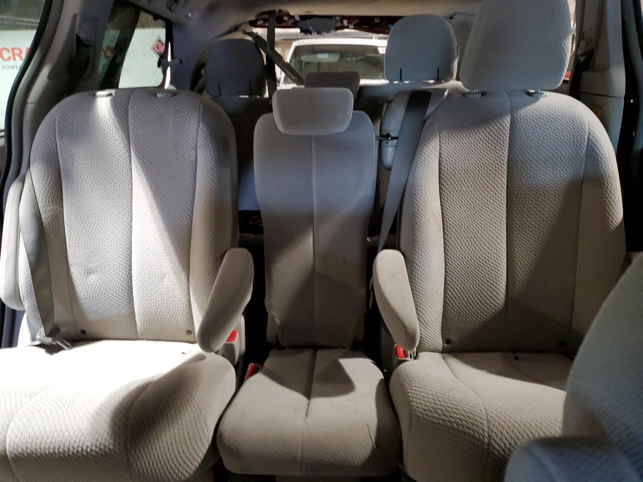 2012 Toyota Sienna - Image 10