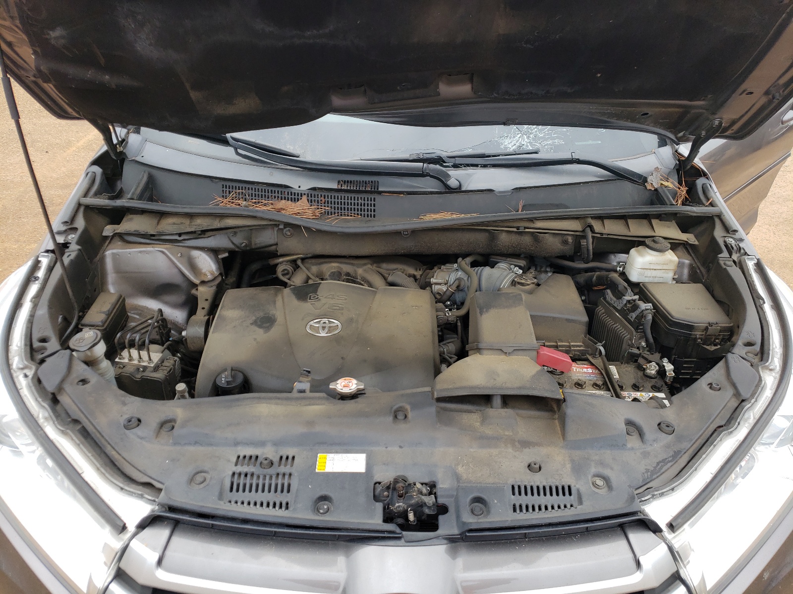 5TDZZRFH1KS364099 2019 Toyota Highlander Le