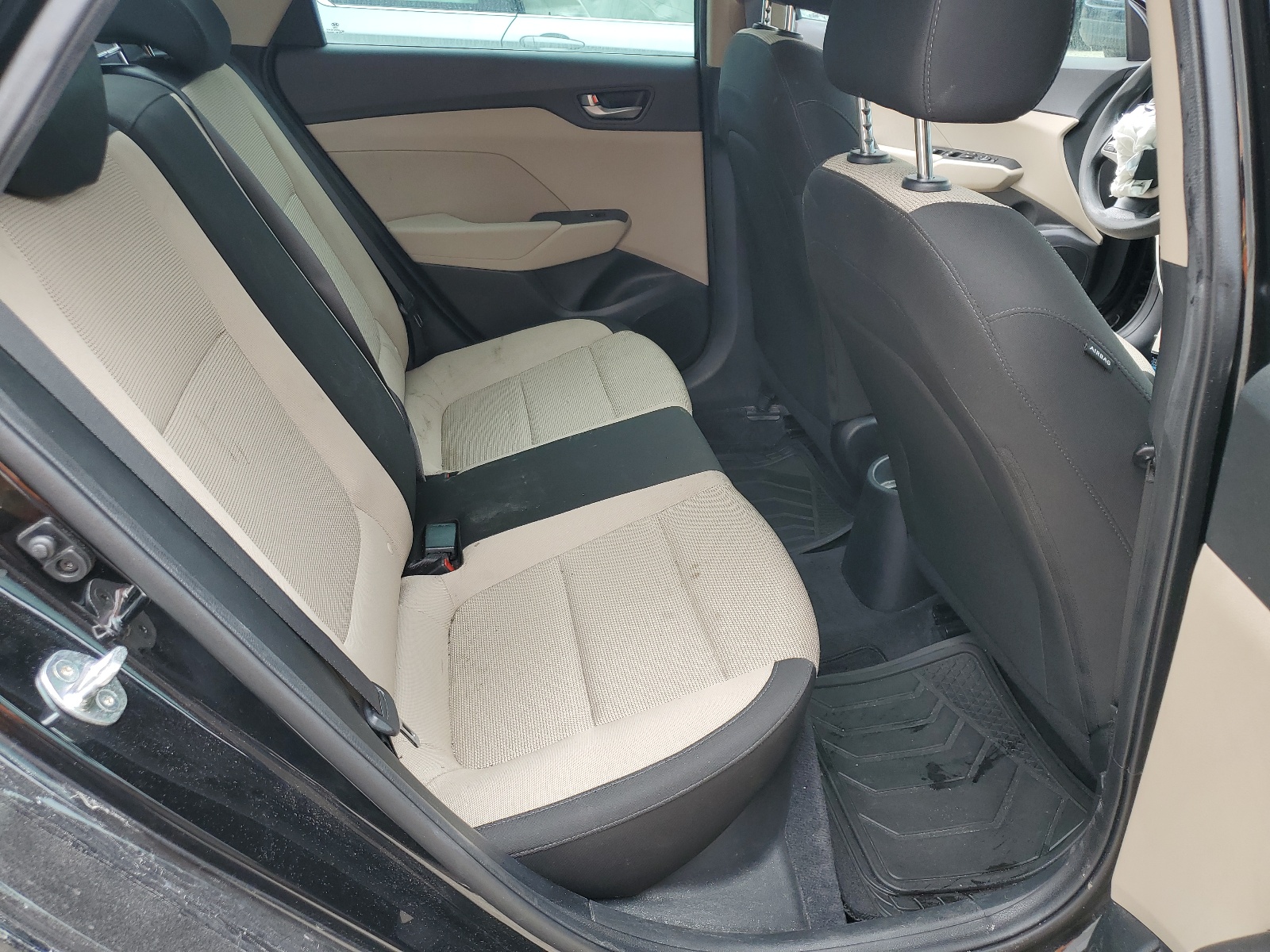 3KPC24A30KE079672 2019 Hyundai Accent Se