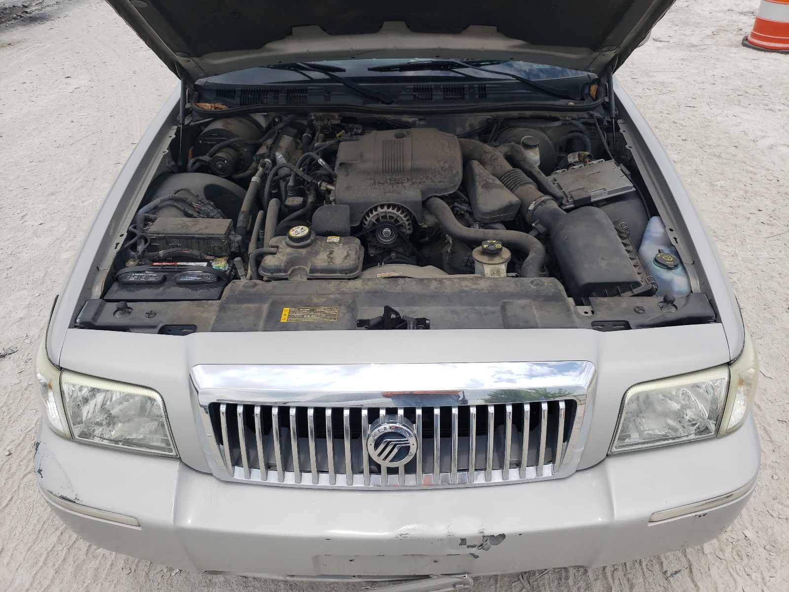 2MEFM75W57X602083 2007 Mercury Grand Marquis Ls