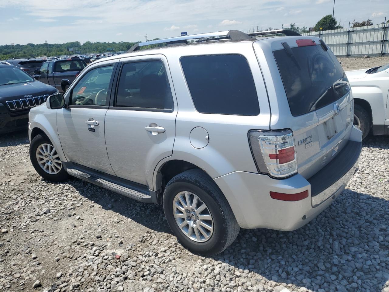 2010 Mercury Mariner - Image 2