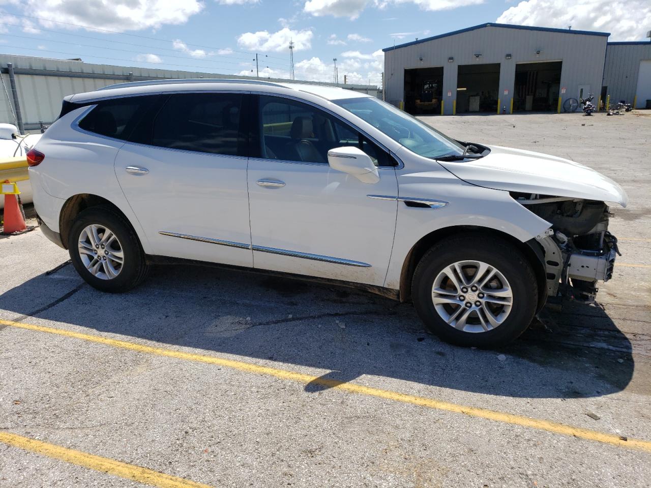 VIN 5GAEVAKW0JJ275427 2018 BUICK ENCLAVE no.4