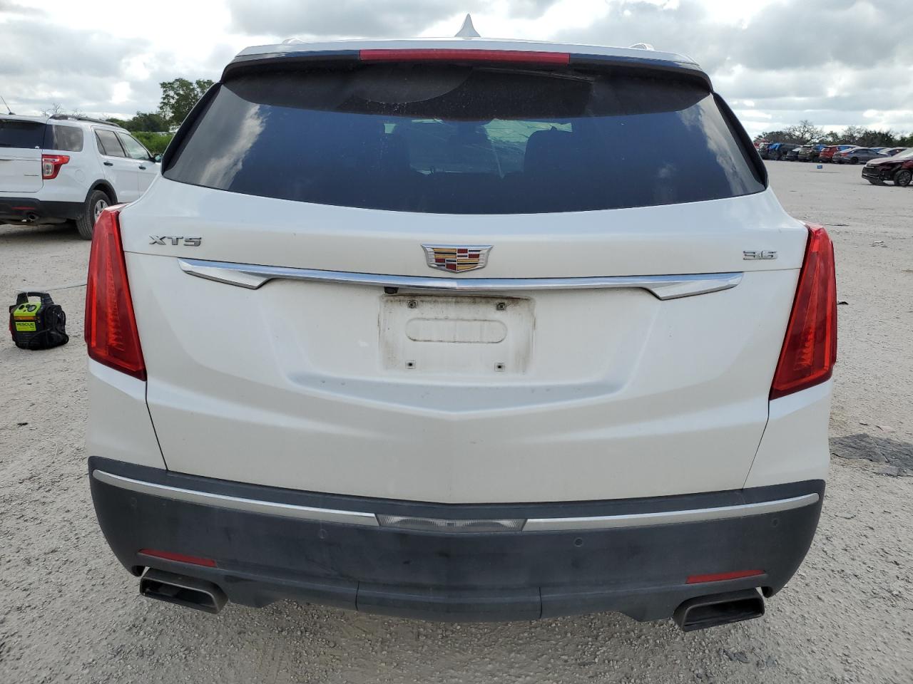 2017 Cadillac Xt5 Luxury VIN: 1GYKNBRS0HZ135264 Lot: 60697844