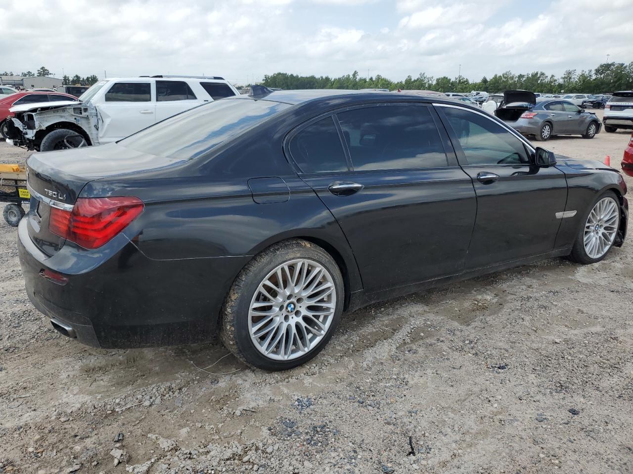 VIN WBAYE8C56DD132153 2013 BMW 7 SERIES no.3