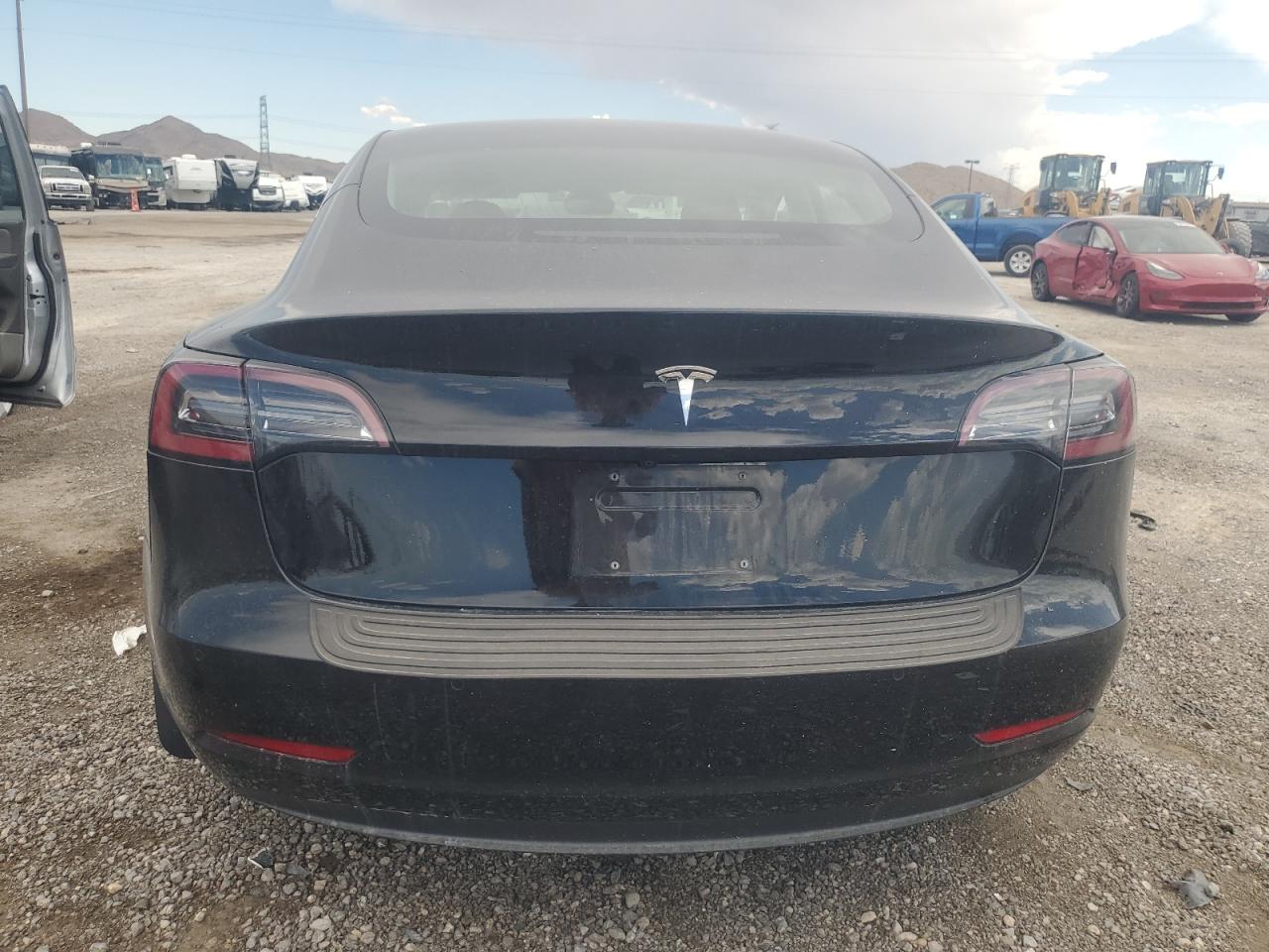 5YJ3E1EA0JF157066 2018 Tesla Model 3