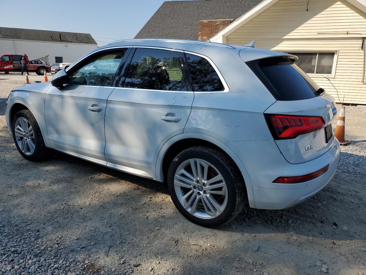 WA1BNAFY2K2080870 2019 AUDI Q5 - Image 2