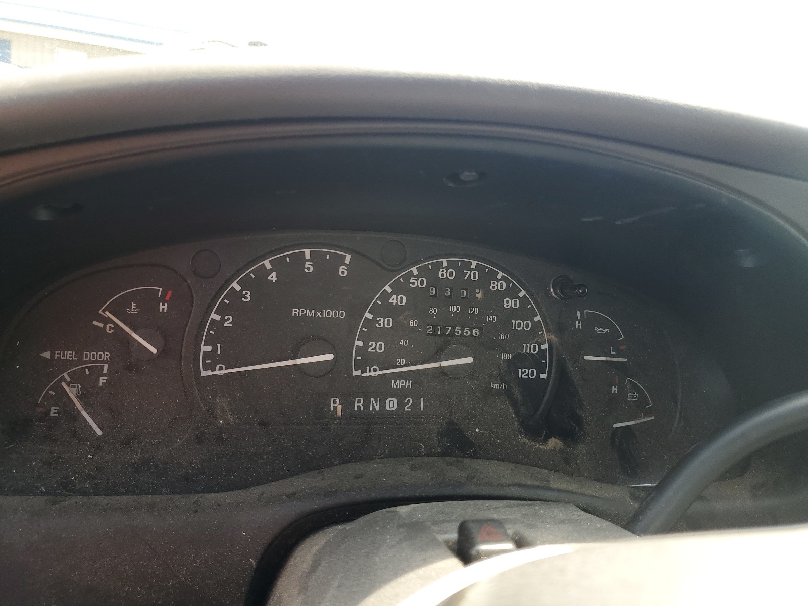 1FMZU74E6YUA67115 2000 Ford Explorer Eddie Bauer