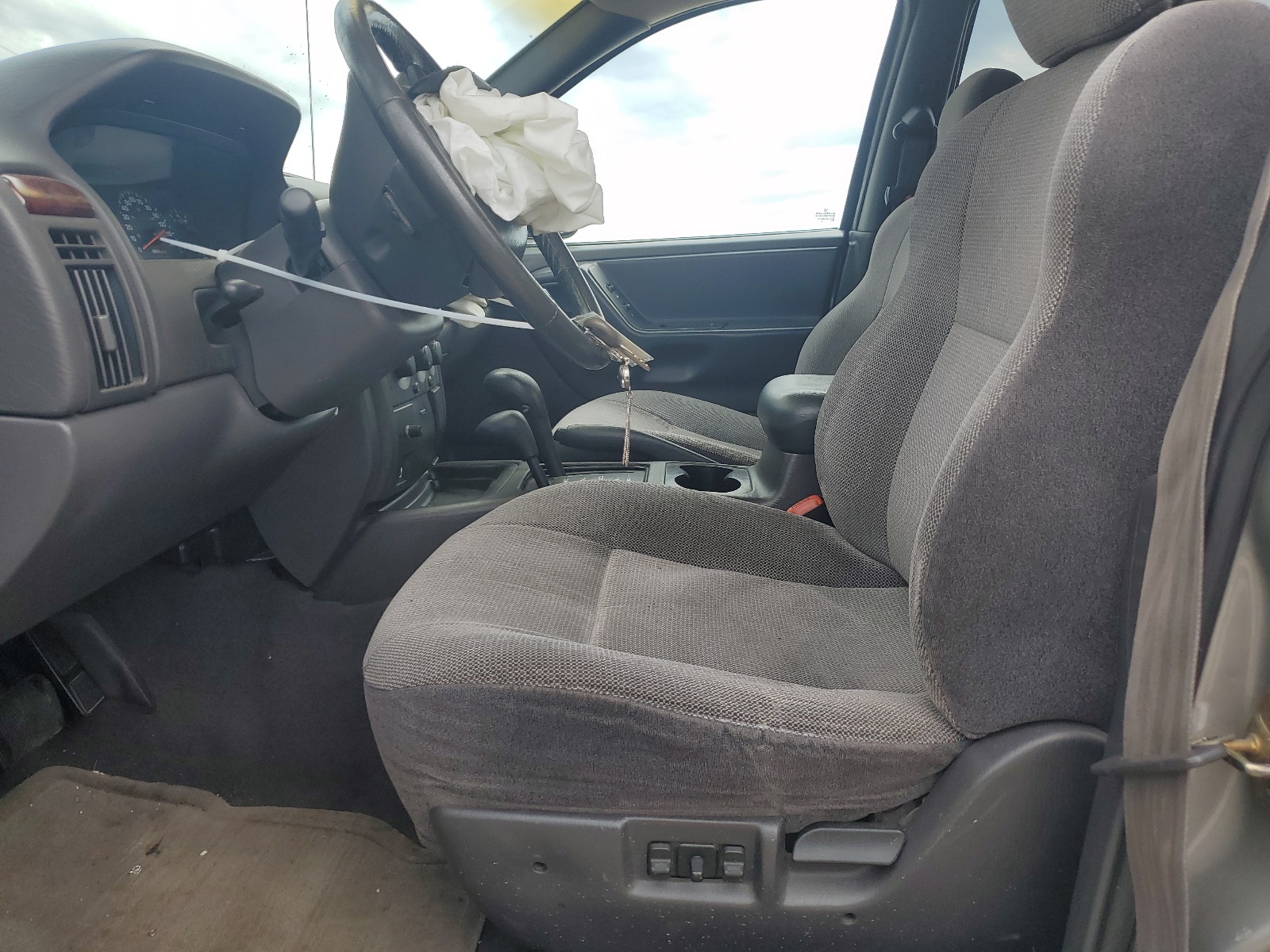 1J4GW48S4YC260190 2000 Jeep Grand Cherokee Laredo