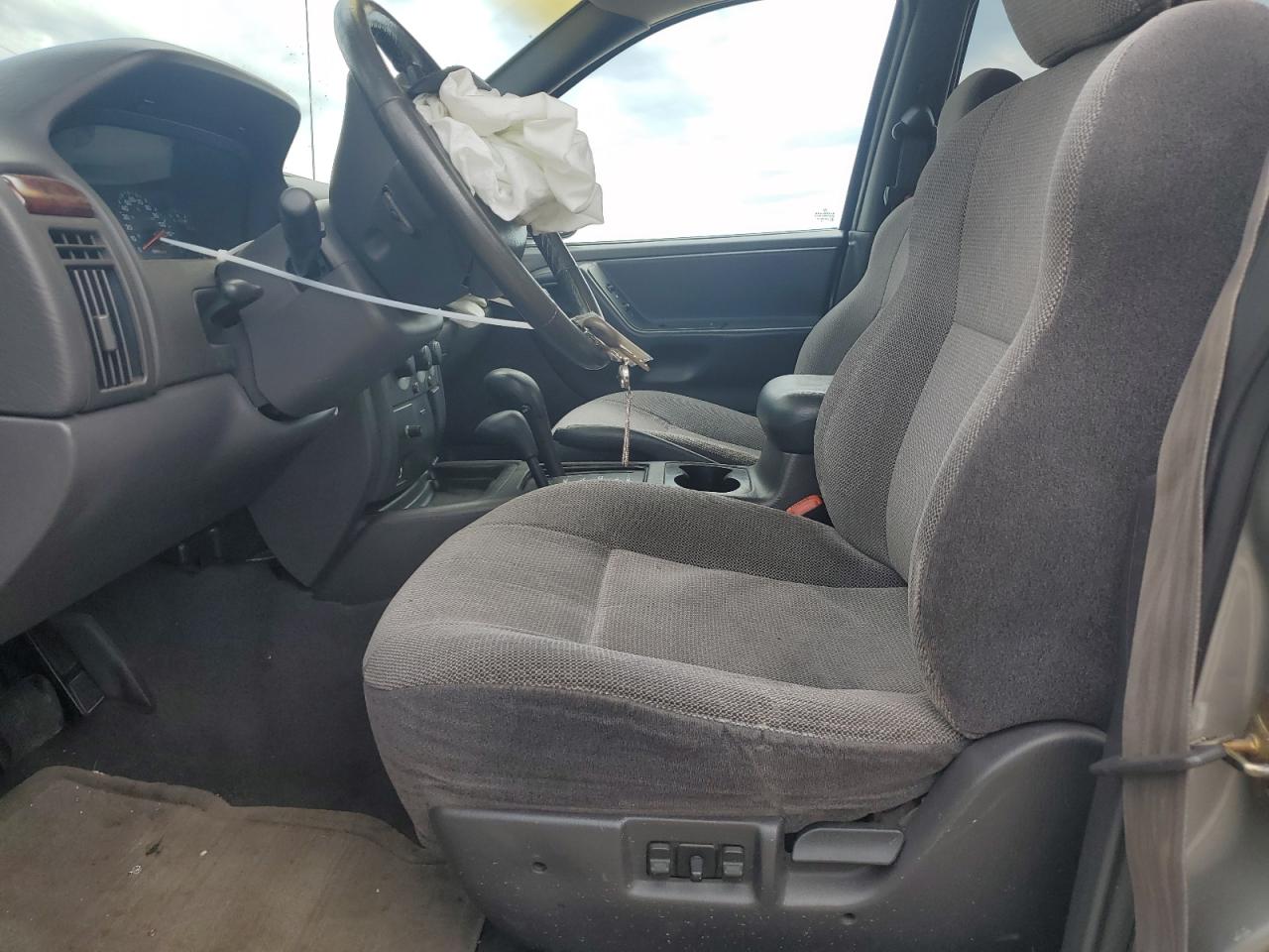 2000 Jeep Grand Cherokee Laredo VIN: 1J4GW48S4YC260190 Lot: 58387964