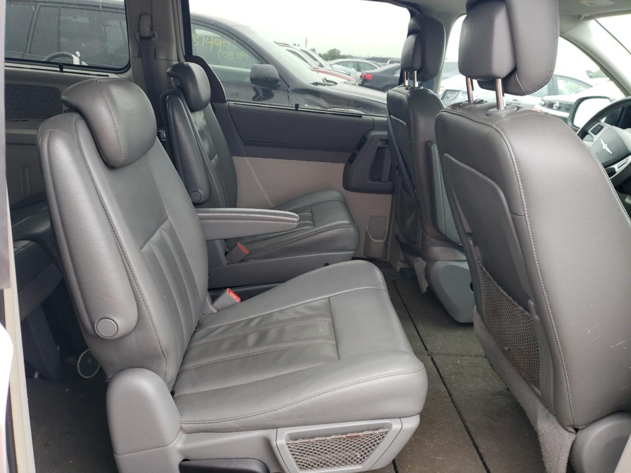 2010 Chrysler Town & Country Touring VIN: 2A4RR5D18AR315417 Lot: 60427474