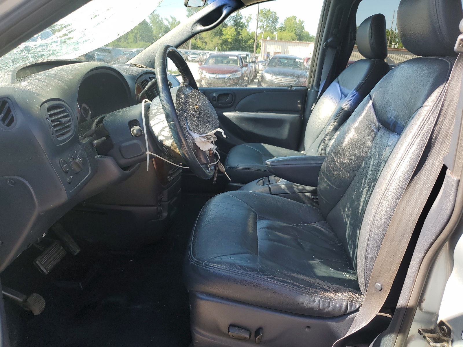 2C4GP54LX2R573749 2002 Chrysler Town & Country Lxi