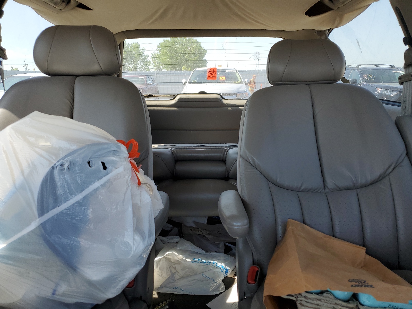 1C4GP64LXYB545639 2000 Chrysler Town & Country Limited