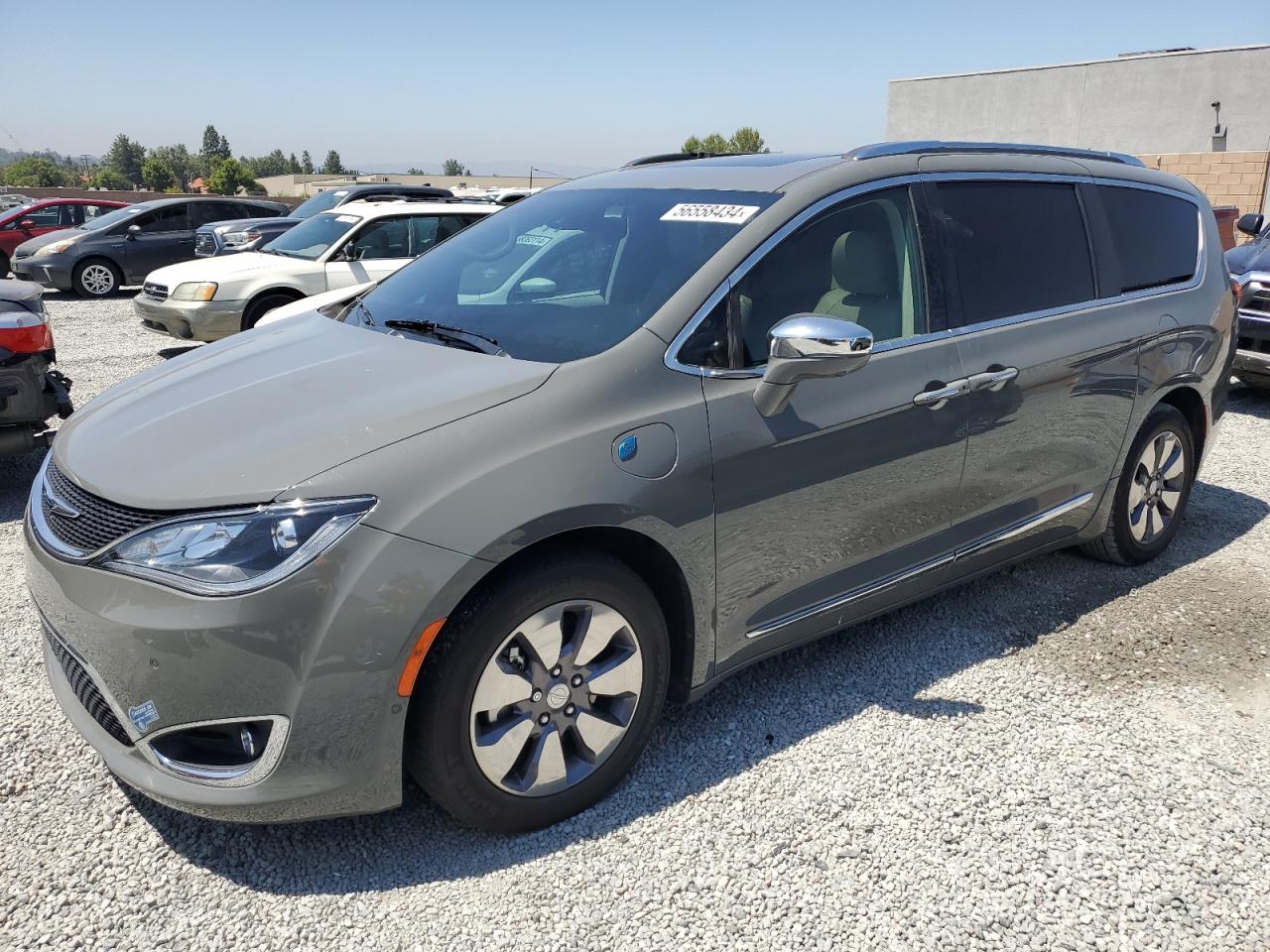 2020 Chrysler Pacifica Hybrid Limited na sprzedaż w Mentone, CA - Minor Dent/Scratches