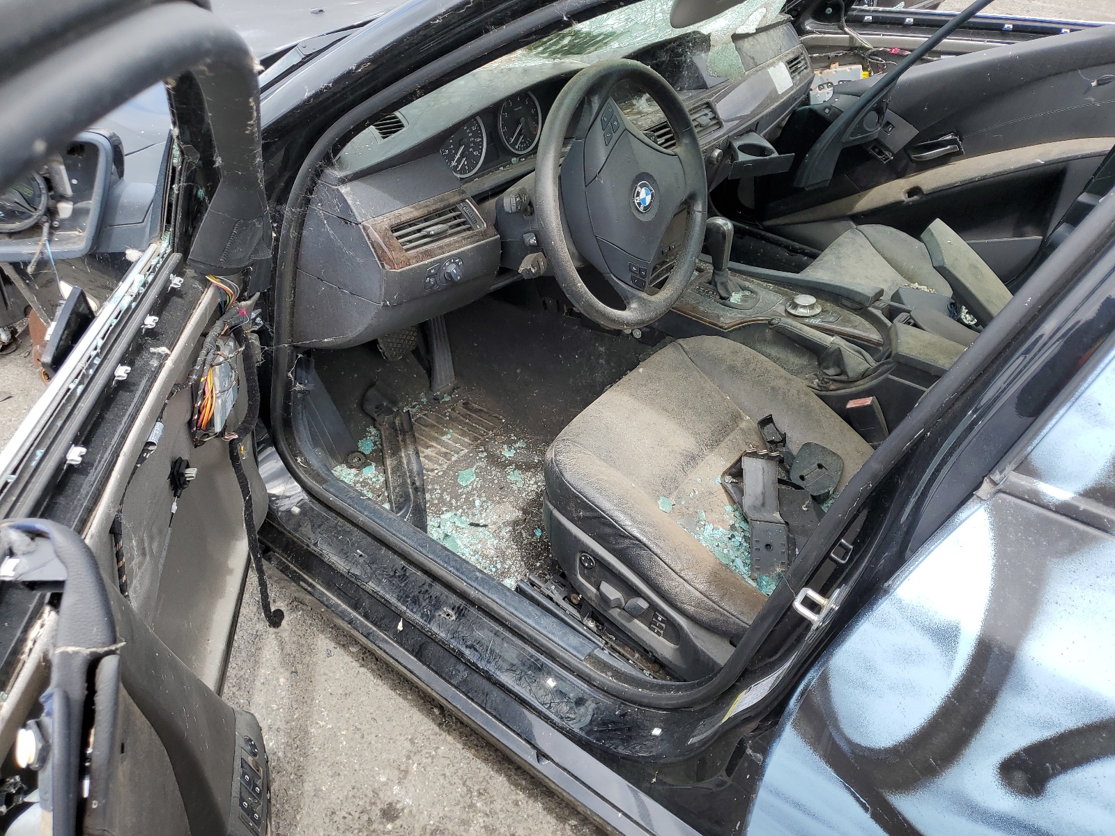 WBANN735X6CN01411 2006 BMW 530 Xit