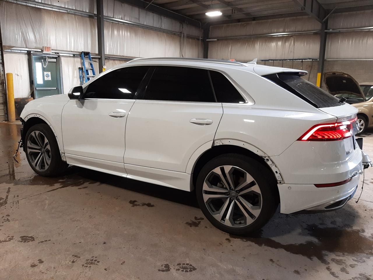 WA1CVAF16KD006072 2019 AUDI Q8 - Image 2