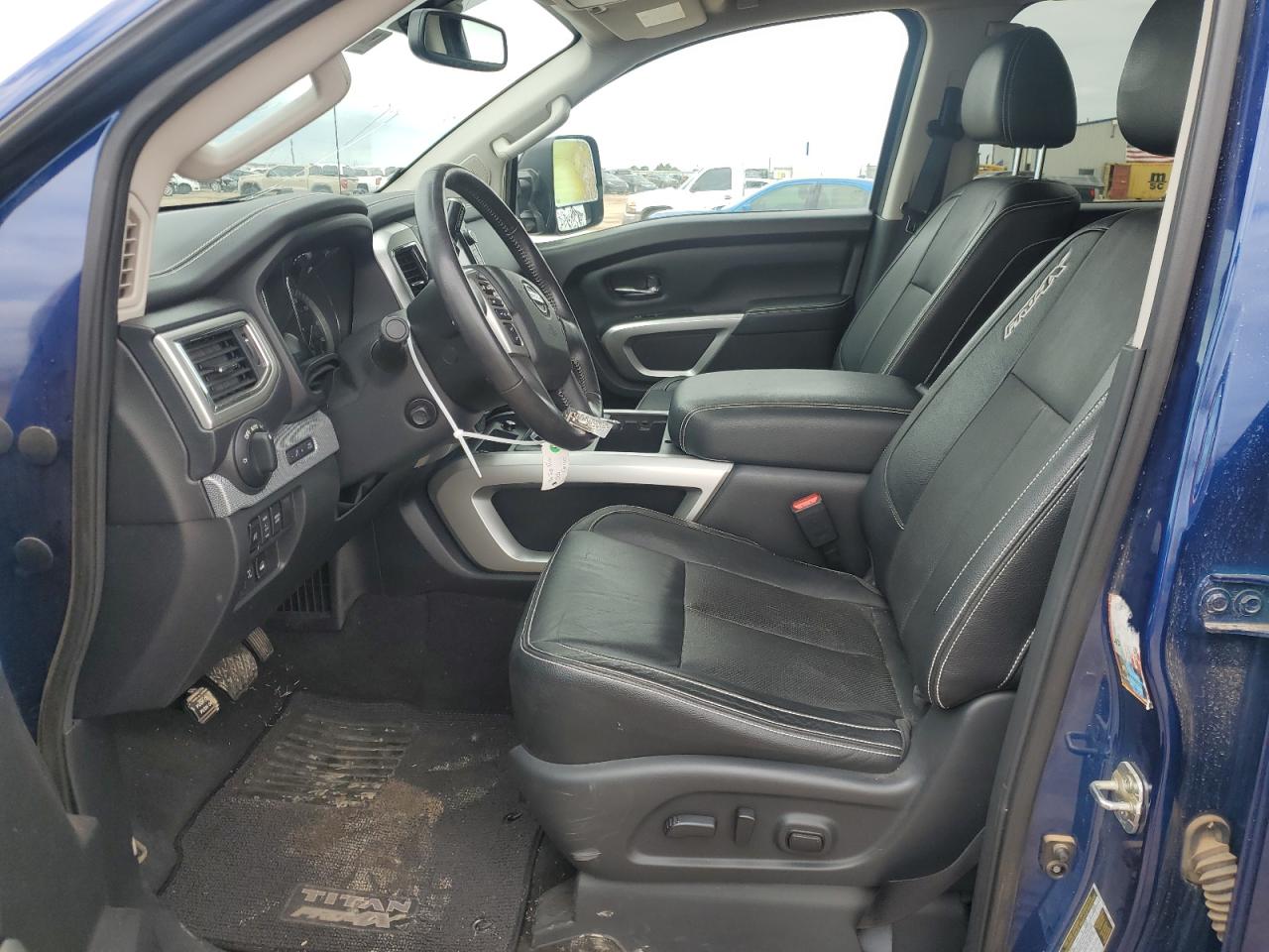 1N6AA1E5XKN525906 2019 Nissan Titan Sv