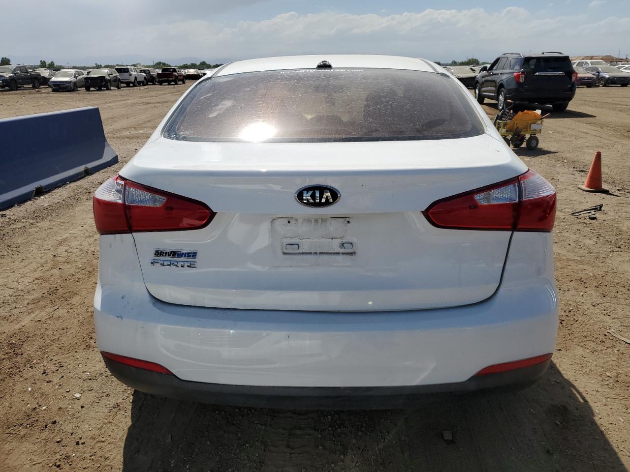 VIN KNAFK4A67G5593364 2016 KIA FORTE no.6