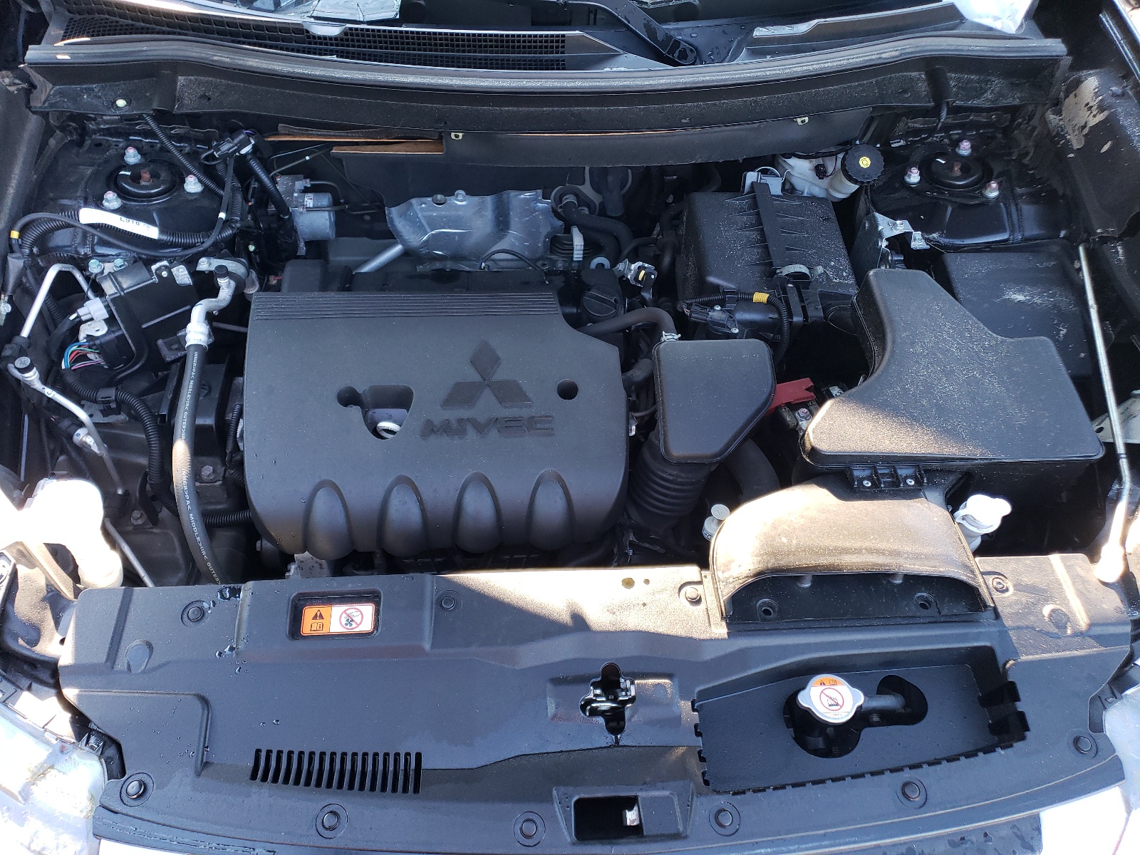 JA4AZ3A37LZ043314 2020 Mitsubishi Outlander Se