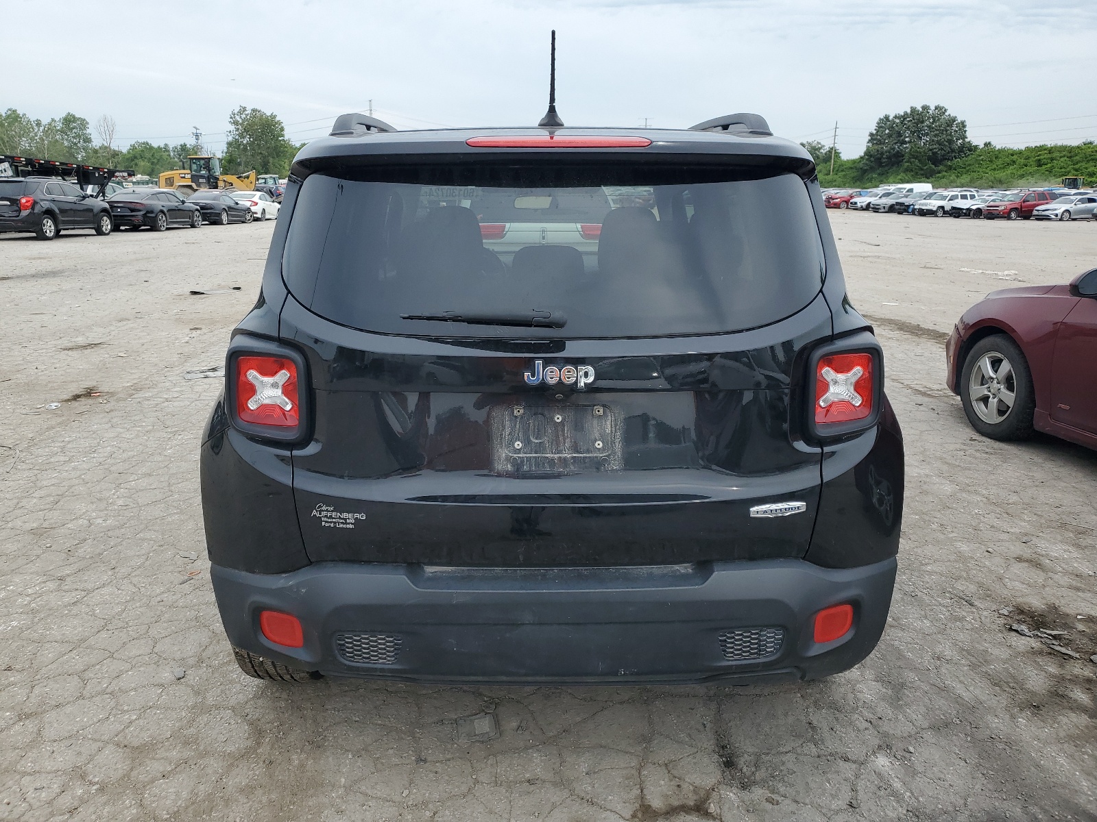 2015 Jeep Renegade Latitude vin: ZACCJABT3FPC00946