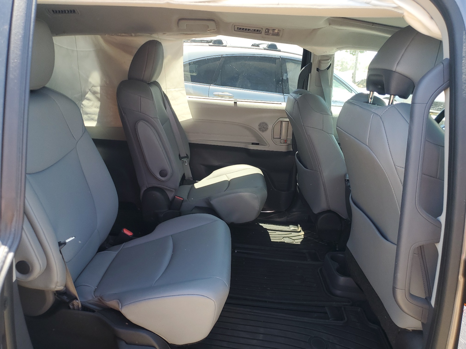 5TDYSKFC9NS061829 2022 Toyota Sienna Xle