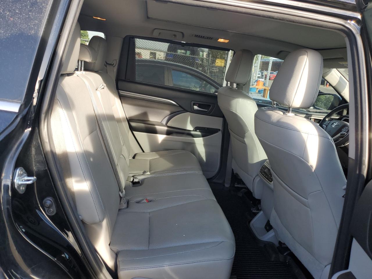 2018 Toyota Highlander Limited VIN: 5TDDZRFH8JS835092 Lot: 58981294