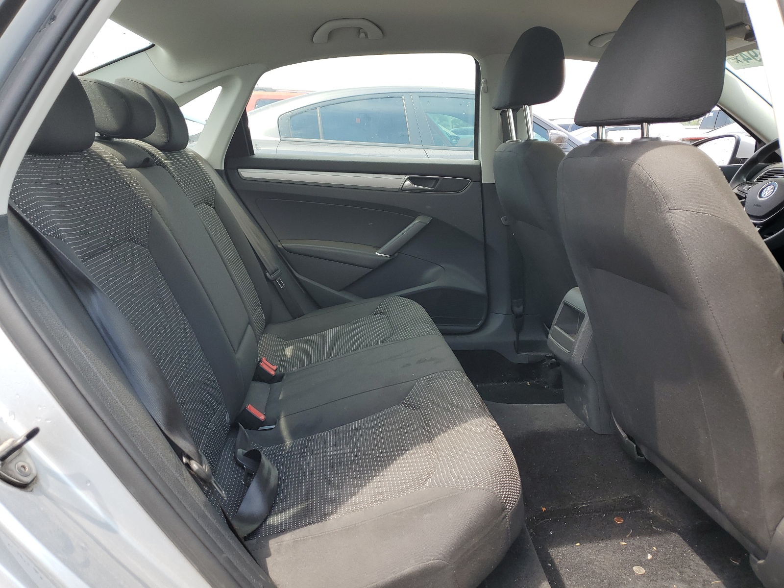 1VWAA7A31JC005739 2018 Volkswagen Passat S