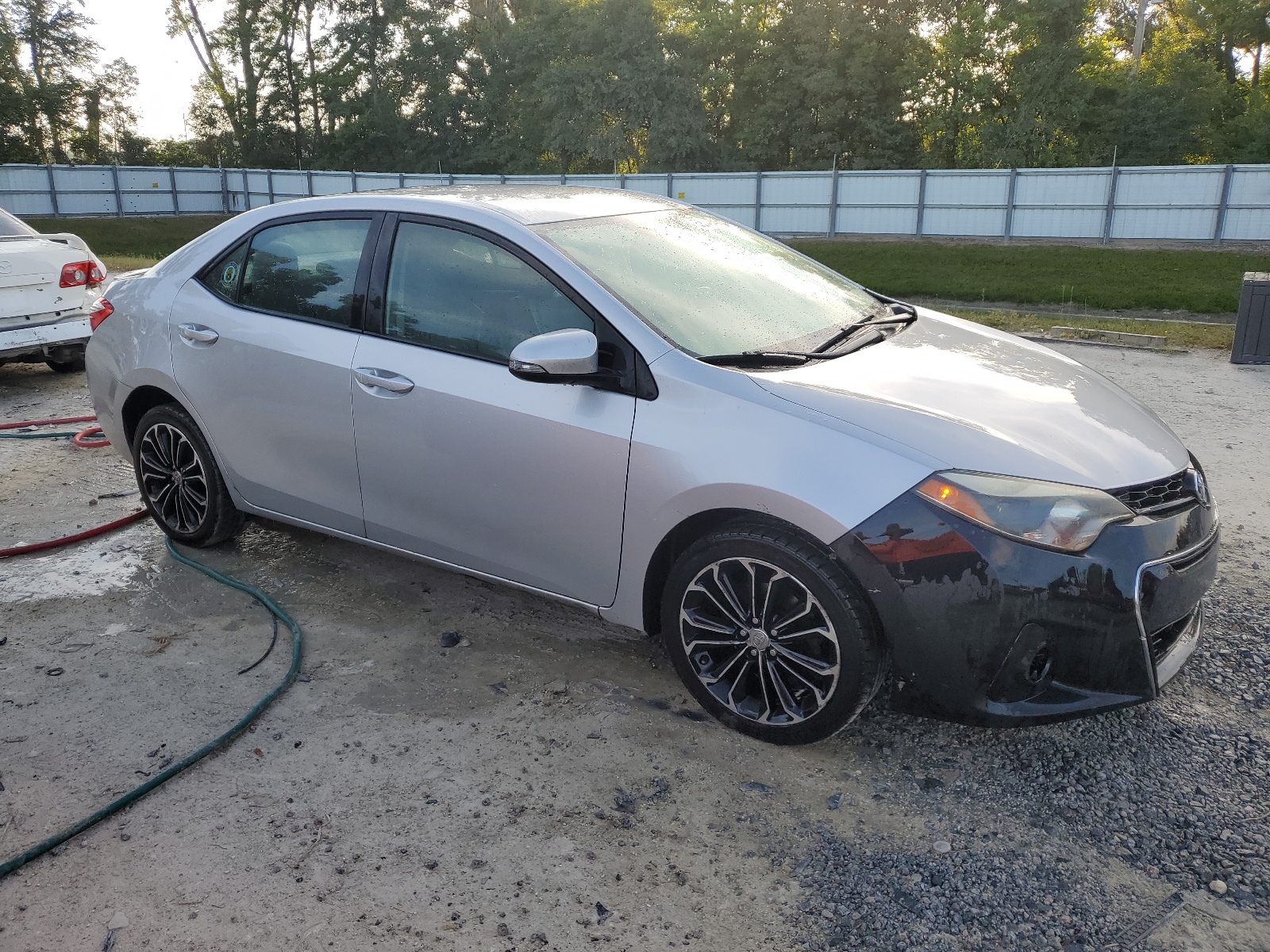 2015 Toyota Corolla L vin: 5YFBURHE5FP332404