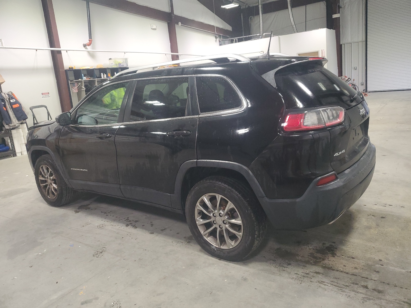 1C4PJMLX4KD223813 2019 Jeep Cherokee Latitude Plus