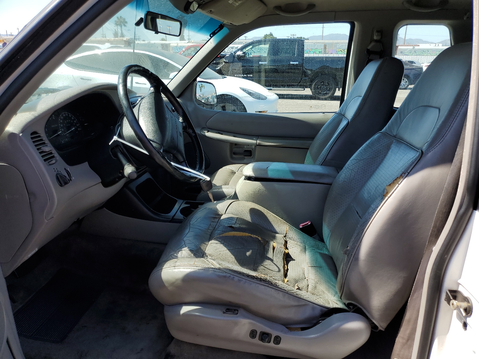 1FMYU22E5WUB20515 1998 Ford Explorer