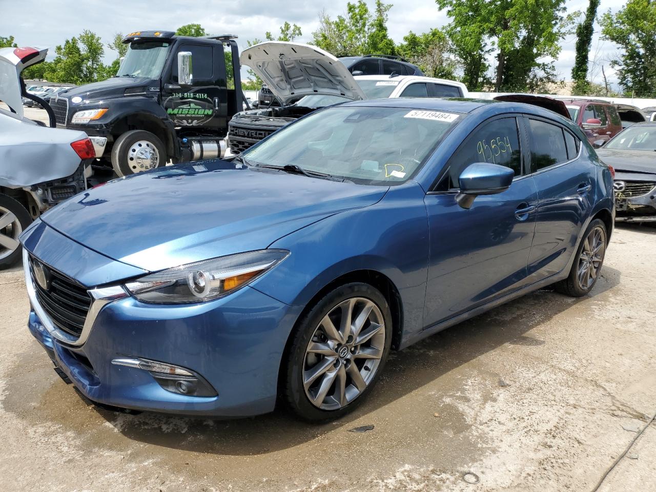 VIN 3MZBN1M32JM202225 2018 MAZDA 3 no.1