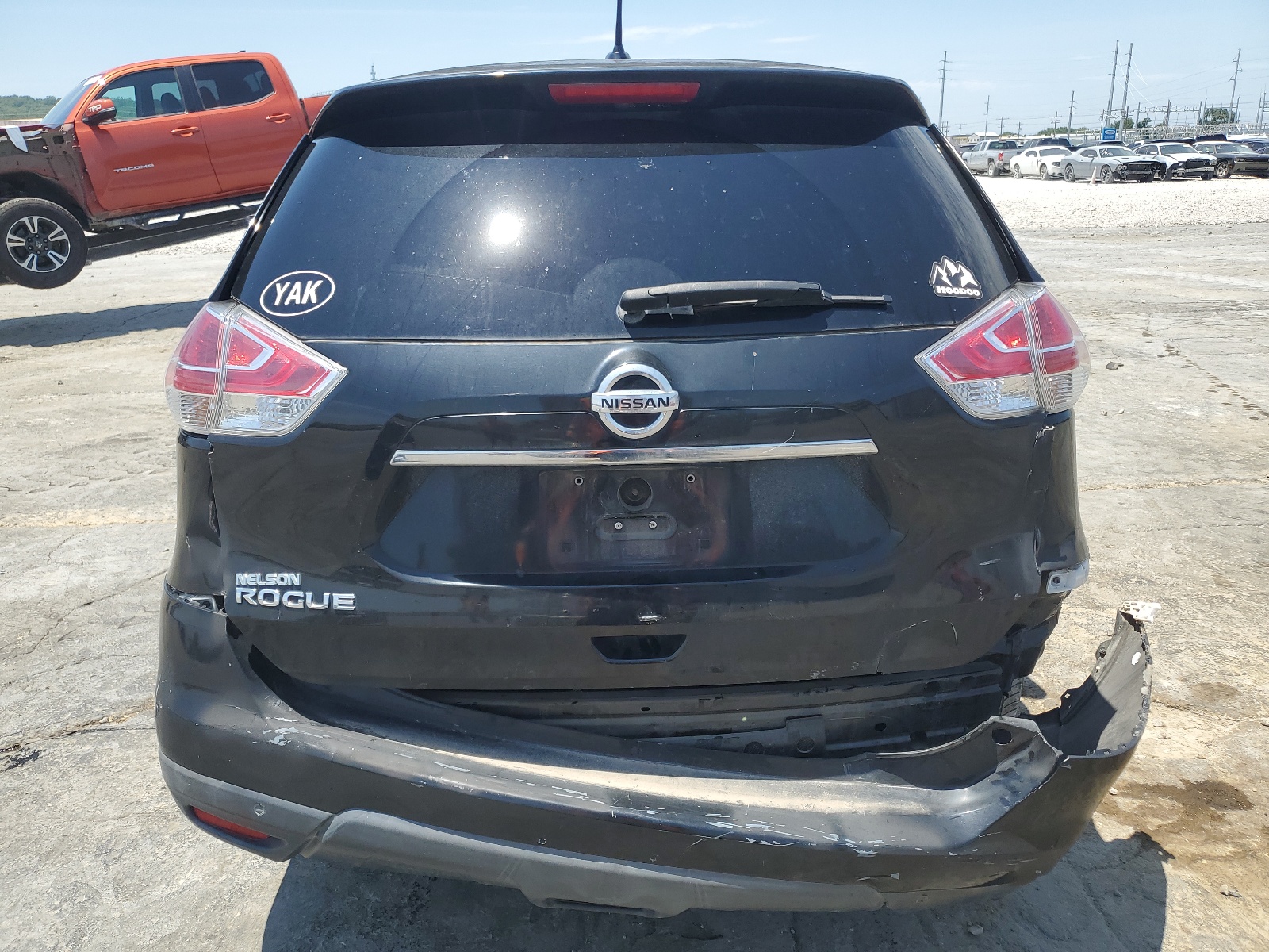 2016 Nissan Rogue S vin: KNMAT2MT5GP724974