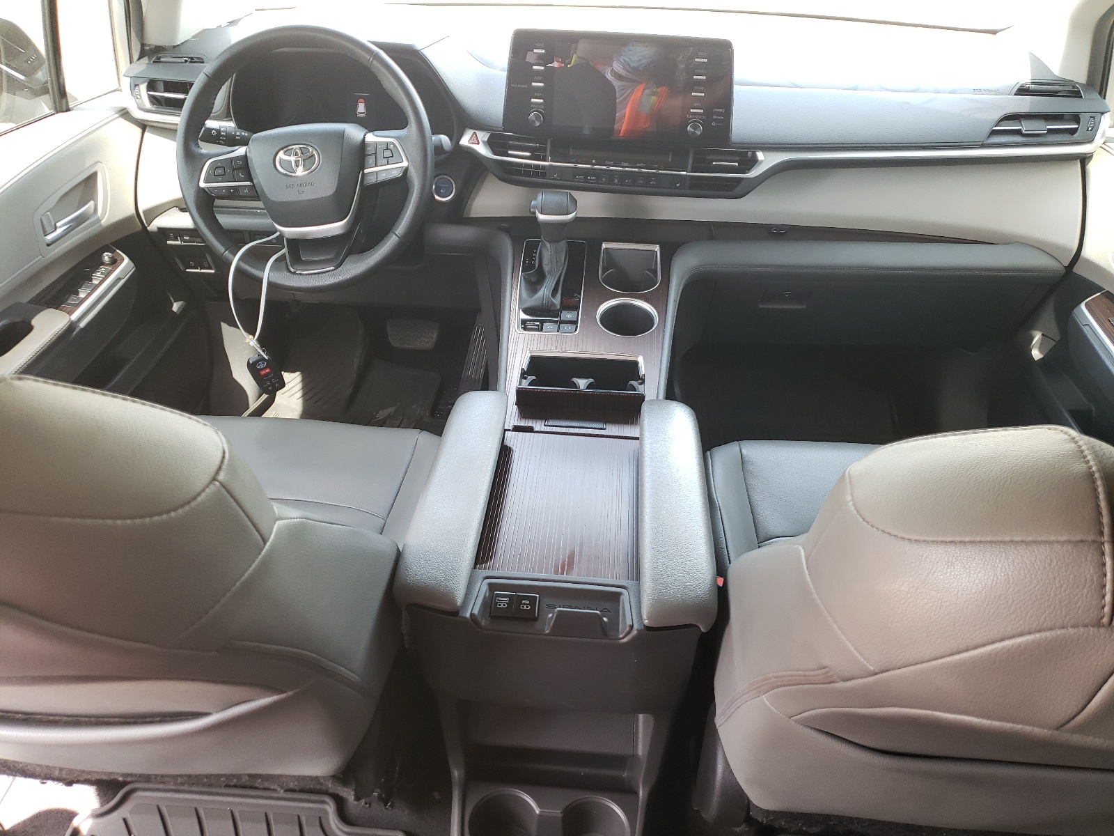 5TDYRKECXNS128919 2022 Toyota Sienna Xle