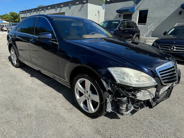 2013 Mercedes-Benz S 550 vin: WDDNG7DB7DA513886