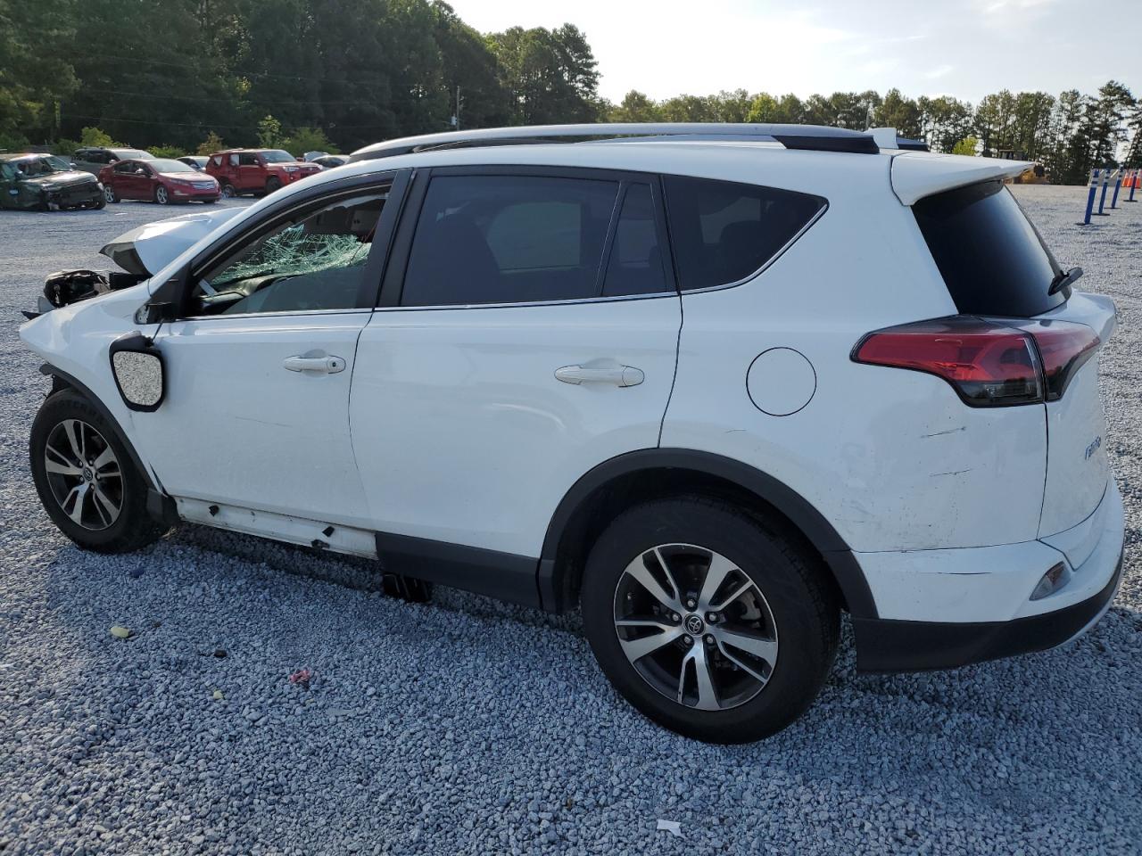 JTMWFREV8JD118518 2018 TOYOTA RAV 4 - Image 2