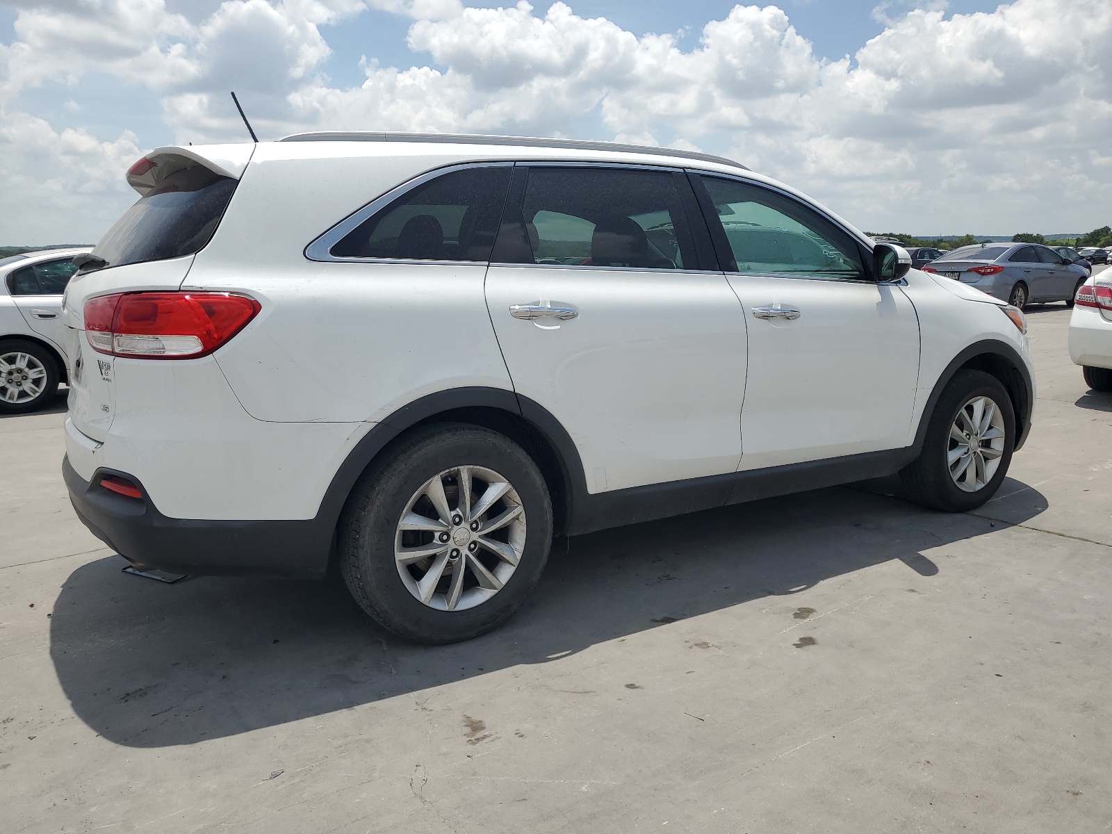 2018 Kia Sorento Lx vin: 5XYPG4A59JG393505