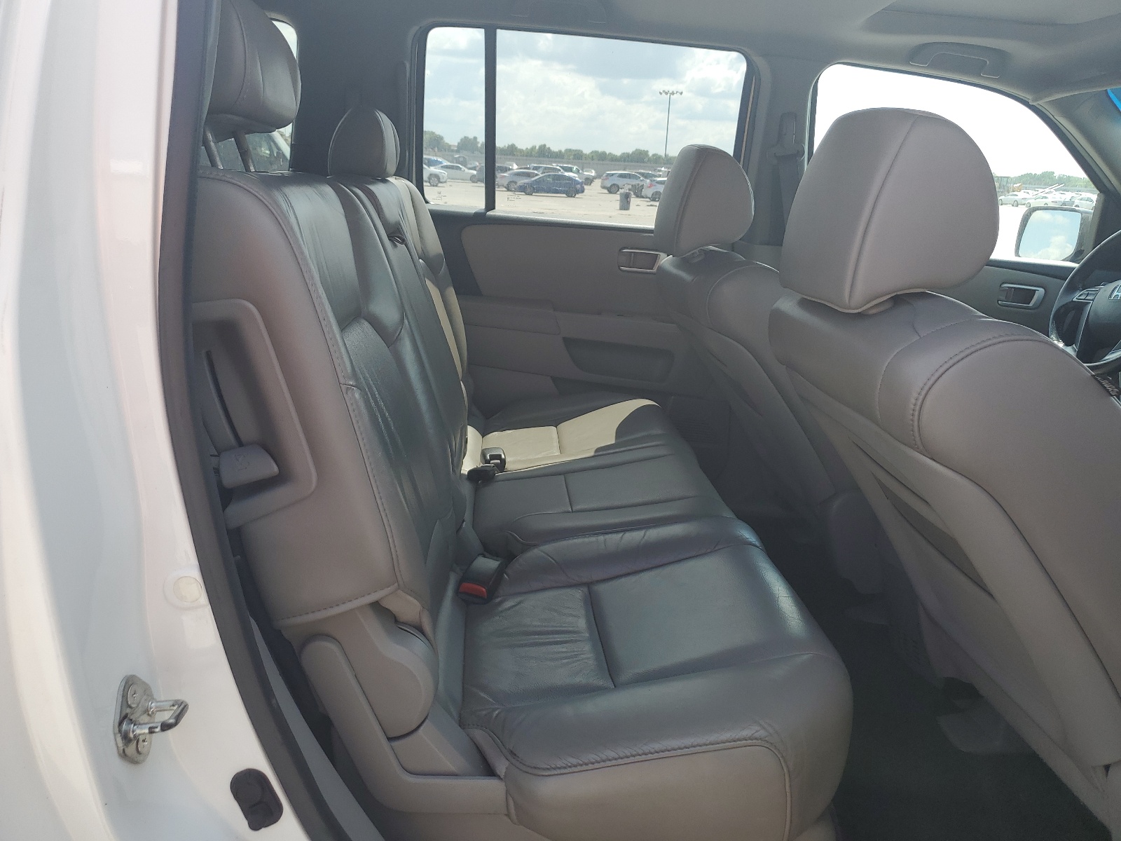 5FNYF4H5XBB077049 2011 Honda Pilot Exl