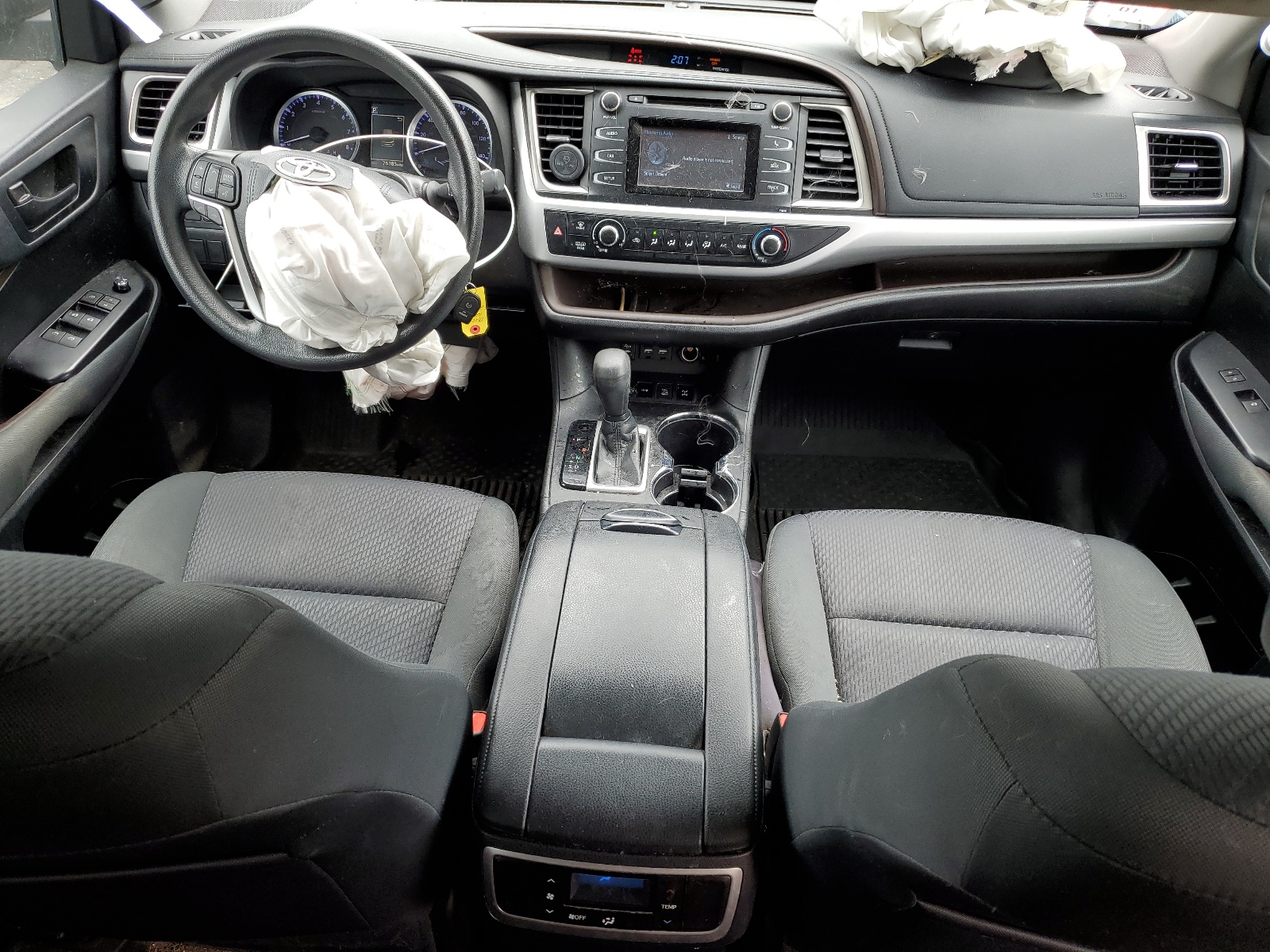 5TDBZRFH0KS965649 2019 Toyota Highlander Le