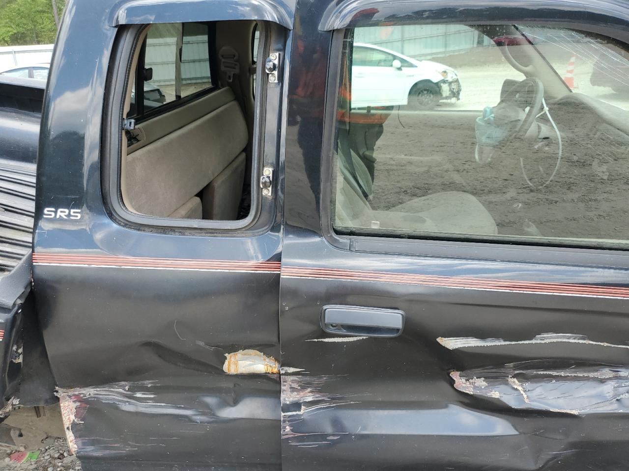 2004 Toyota Tacoma - Image 10